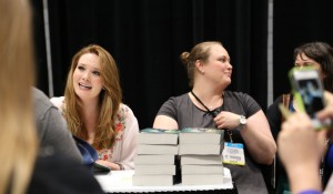 Sarah Maas signing Heir of Fire