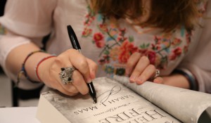 Sarah Maas signing Heir of Fire